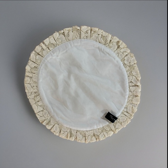 NICOLE MILLER HOME PLACEMATS (4) Gold METALLIC 15 INCH ROUND MAT - Picture 3 of 4